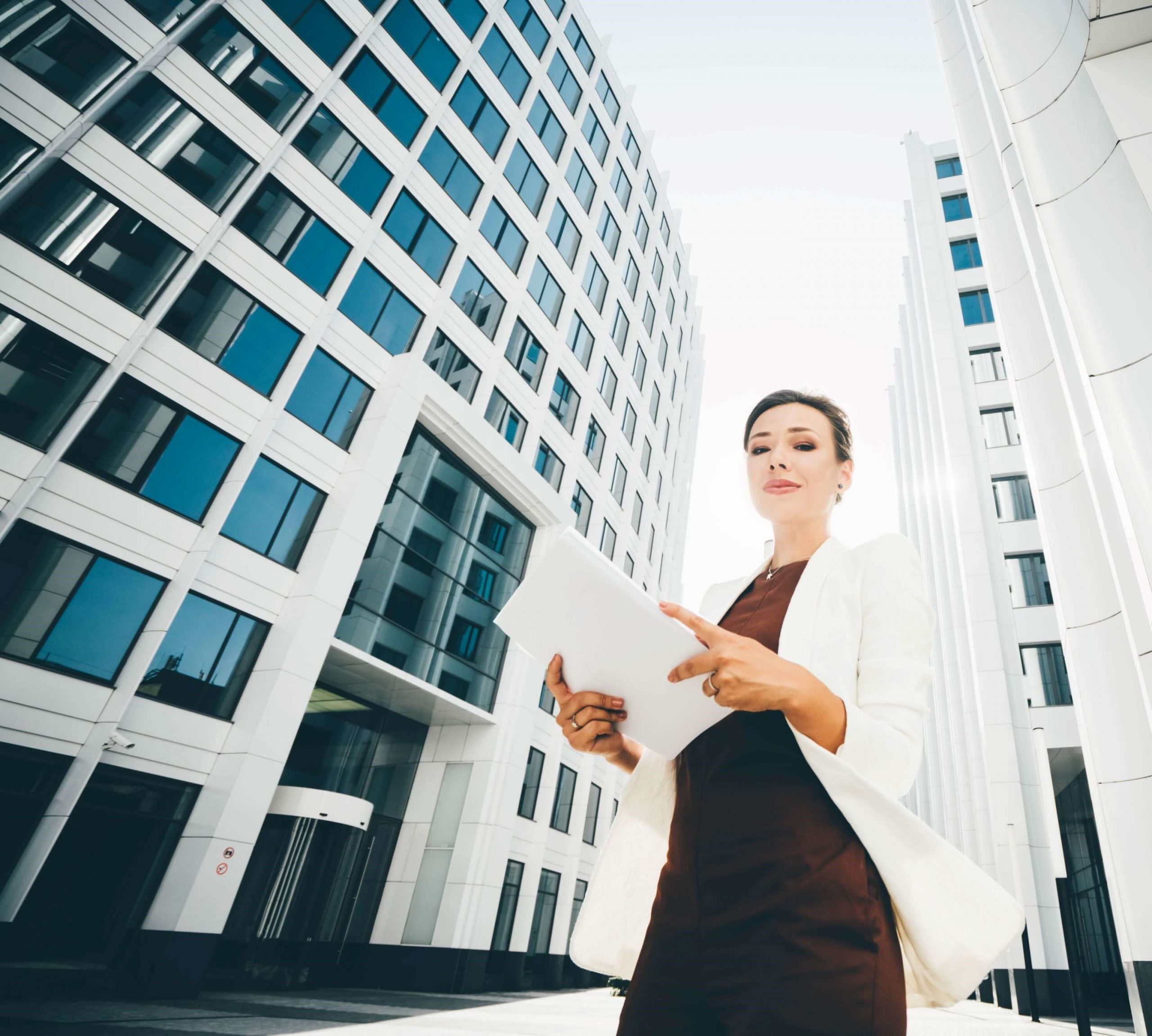 businesswoman-2021-08-29-19-48-24-utc crop